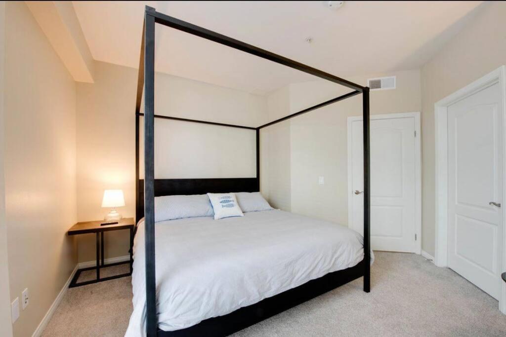 The Nest A Spacious 1 Bedroom Apartment With A Pool View Los Ángeles Exterior foto